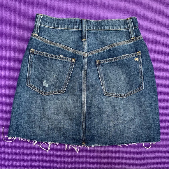 Madewell Dark Denim Skirt with pockets - Picture 3 of 7